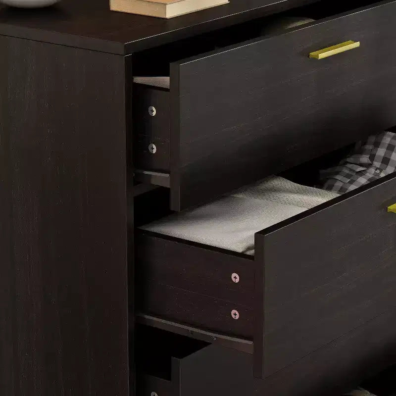 Cassettiera moderna con piedini e maniglie in metallo, 5 cassetti