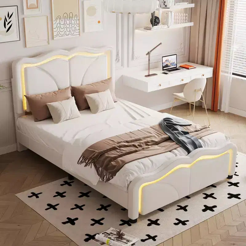 Letto a piattaforma matrimoniale imbottito con testiera curva e regolabile in altezza e strisce LED