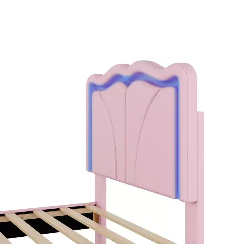 Letto a piattaforma matrimoniale imbottito con testiera curva e regolabile in altezza e strisce LED